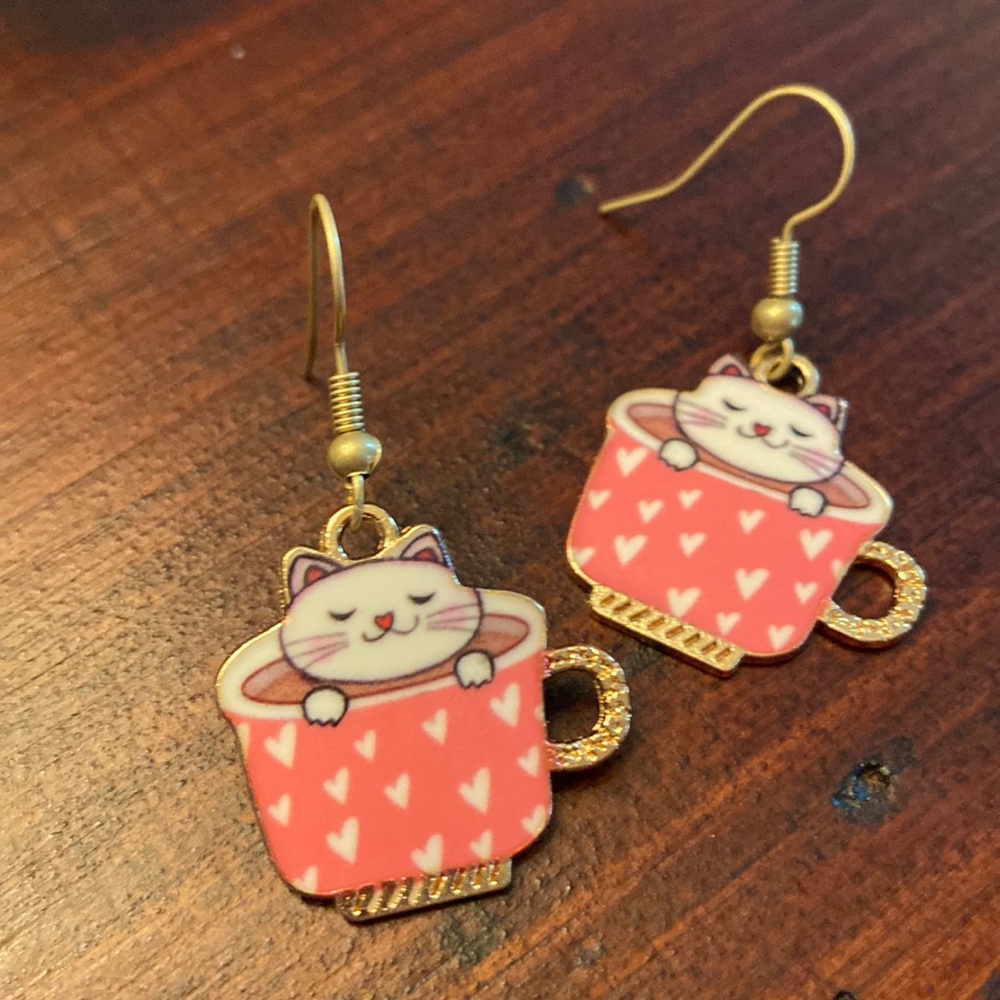 Pink tea cup kitty